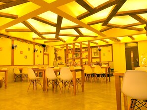 Frühstück, Mittagessen, japanische Küche, Blick auf den Garten 