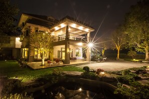 Front of property - evening/night - Fanzhalan Guest House (Yuchi)