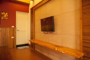 Family Quadruple Room, Multiple Beds, Lanai, Courtyard Area