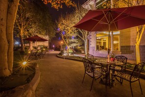 Frühstück, Mittagessen, japanische Küche, Blick auf den Garten 