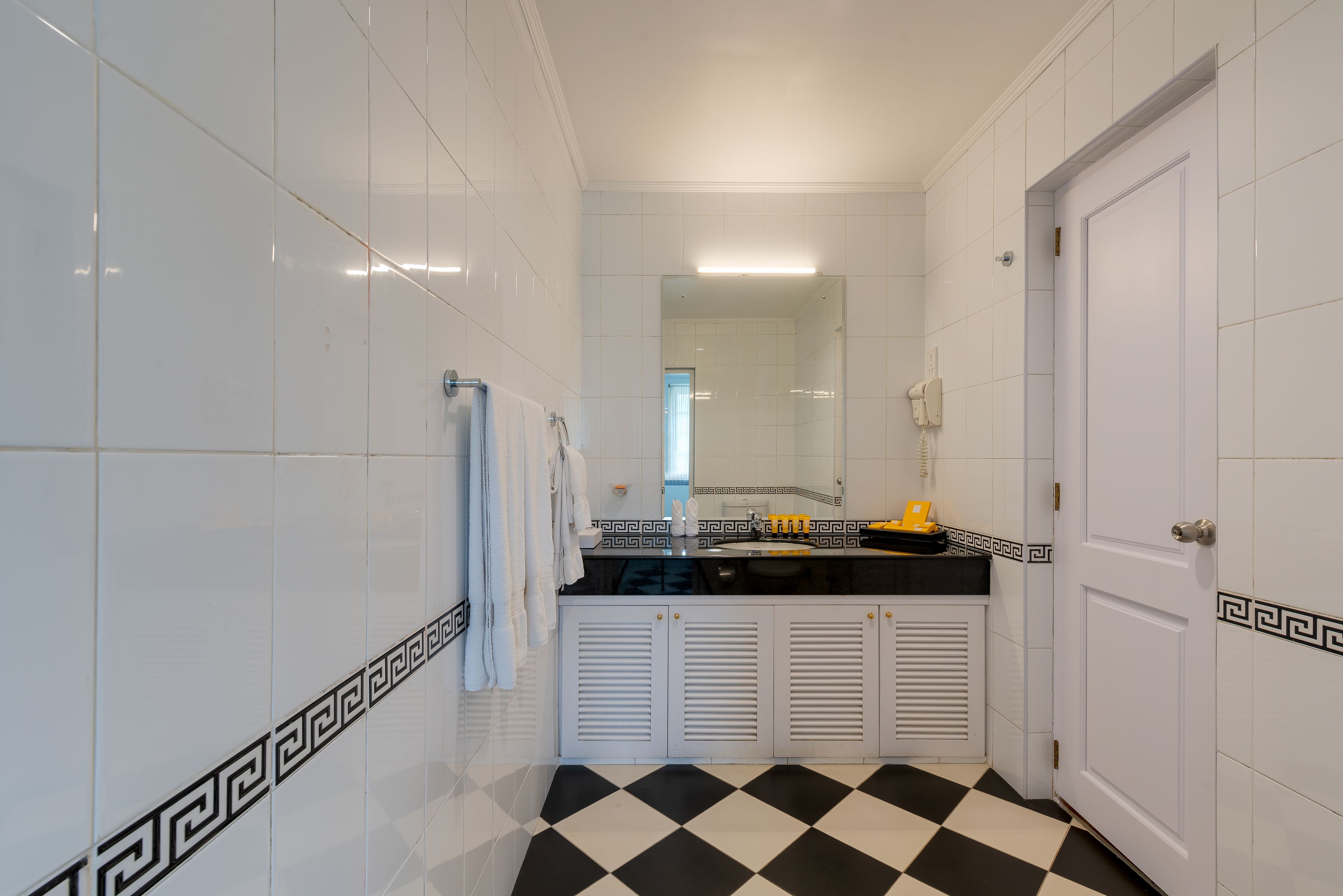 shower, rainfall showerhead, free toiletries, hair dryer