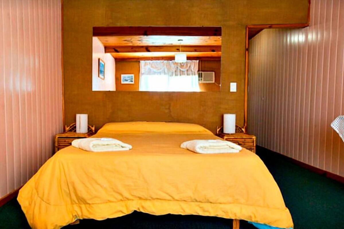 Individually furnished, bed sheets