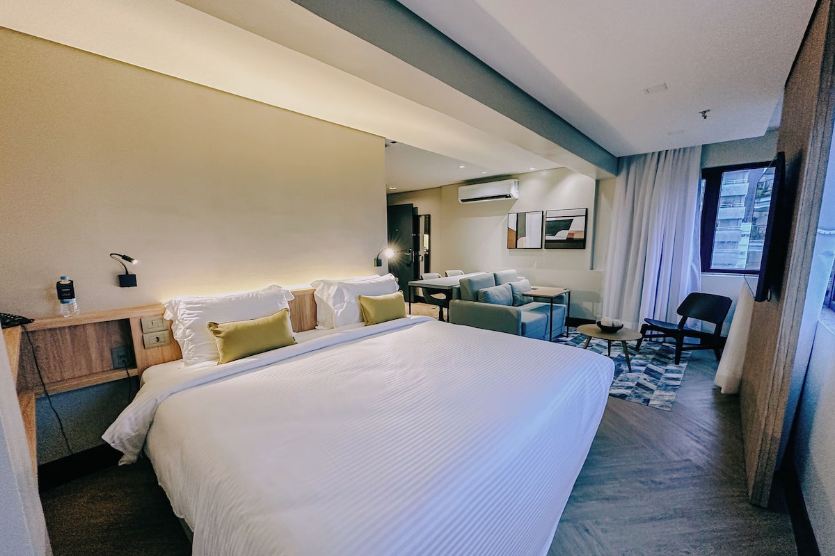 Suite Lifestyle | 1 camera, minibar, cassaforte in camera, una scrivania