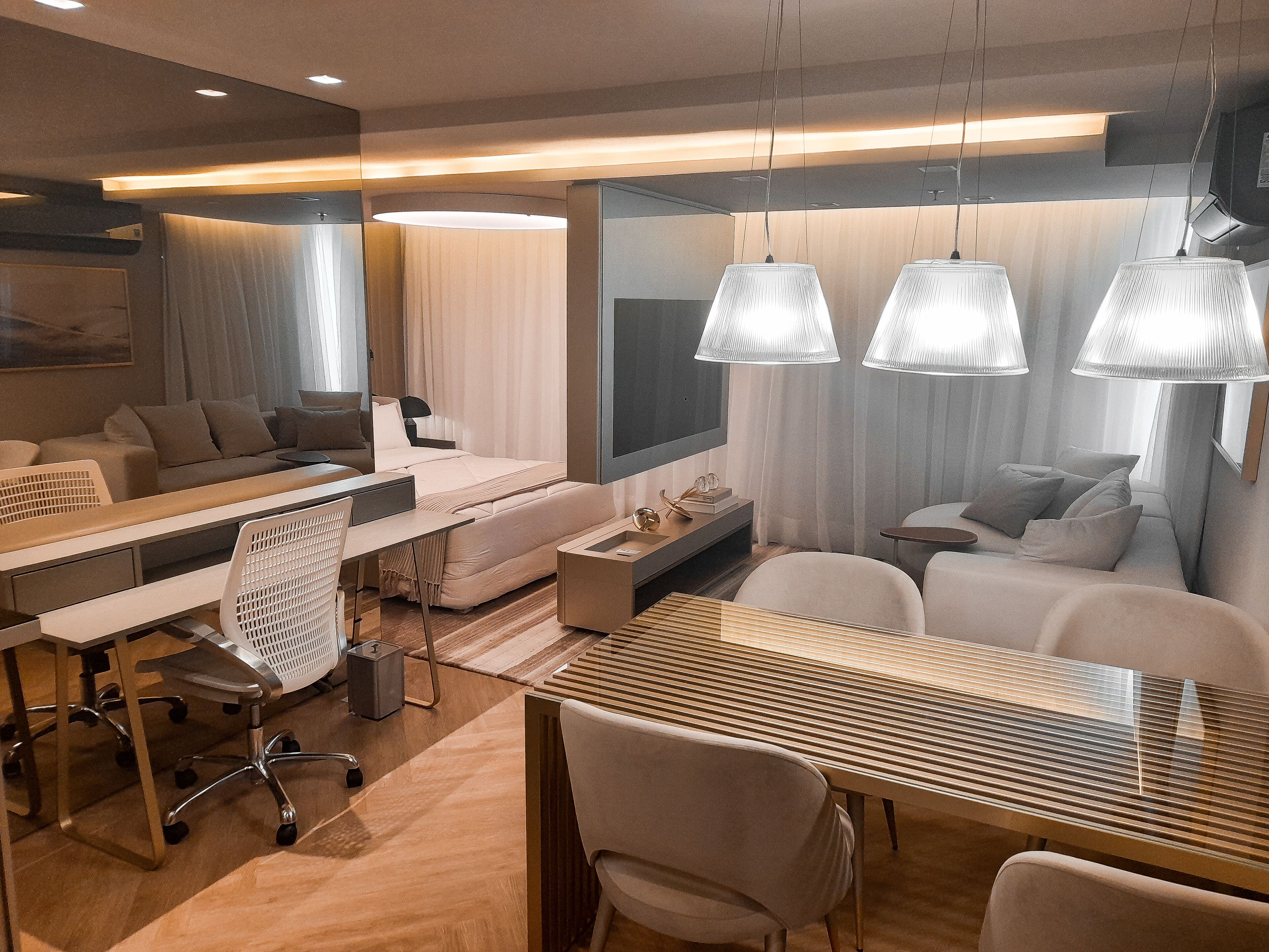 suite luxo | living area | 60-inch smart tv with digital channels, tv