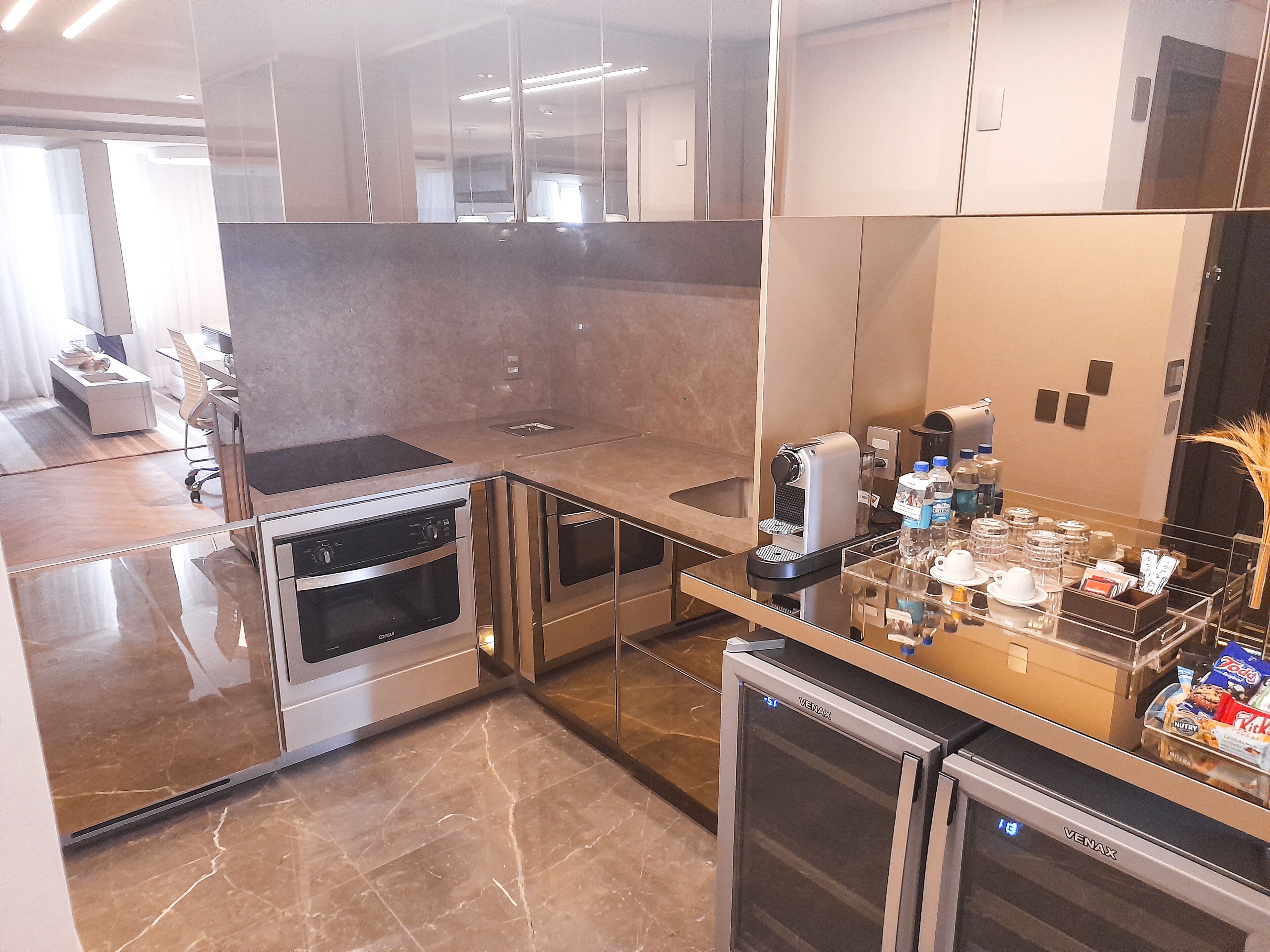 suite luxo | private kitchen | mini-fridge, microwave