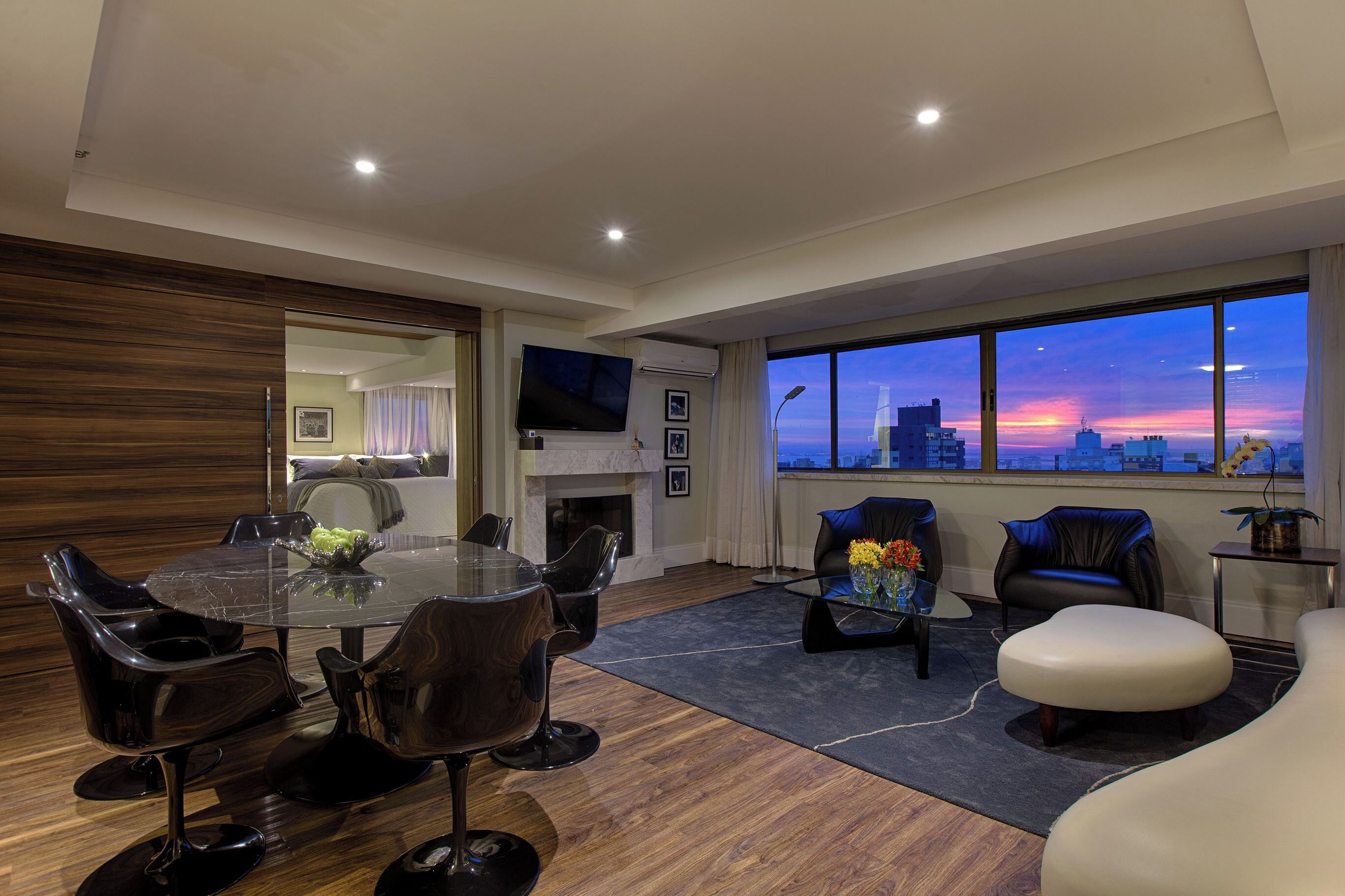 Suite Royal | 起居区 | 60-英寸智能电视 （配备数码频道）、电视