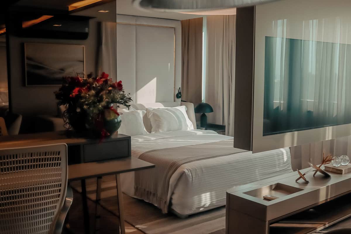 Suite Luxo | 1 camera, minibar, cassaforte in camera, una scrivania