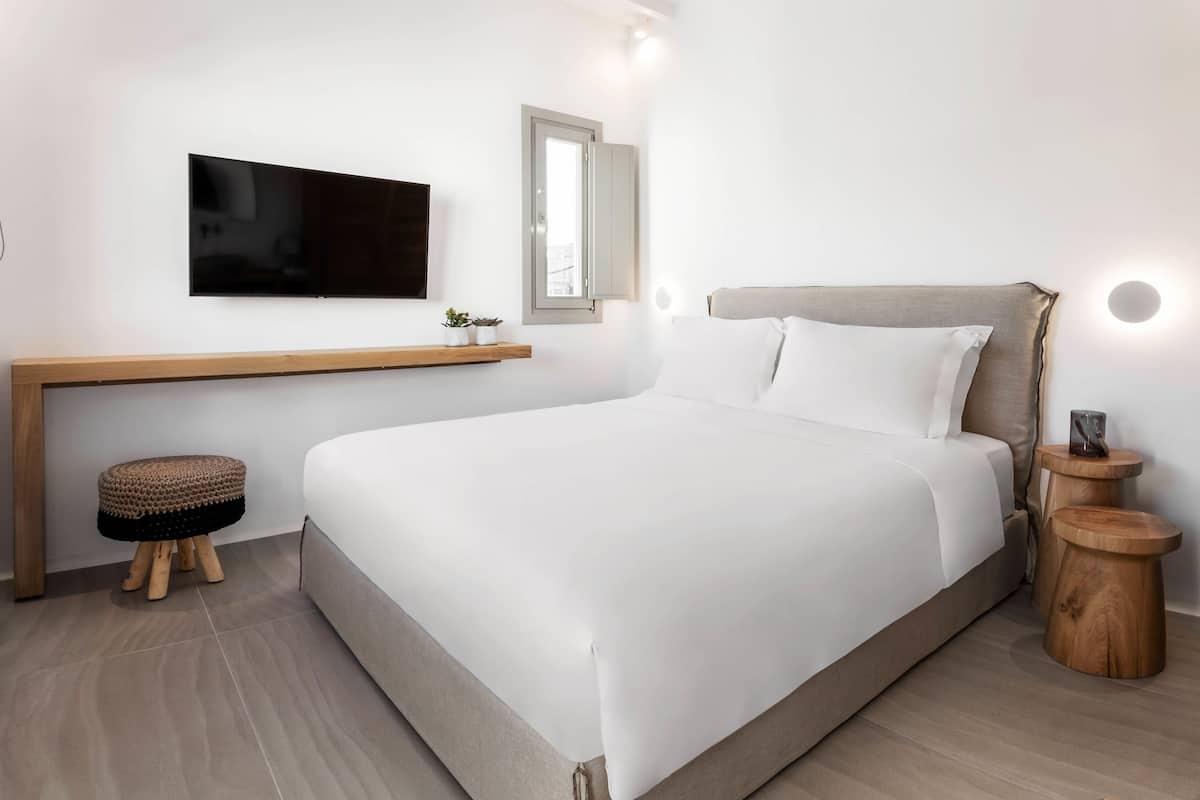 Suite ejecutiva, vista parcial al océano | Minibar, caja de seguridad en la habitación y cortinas blackout