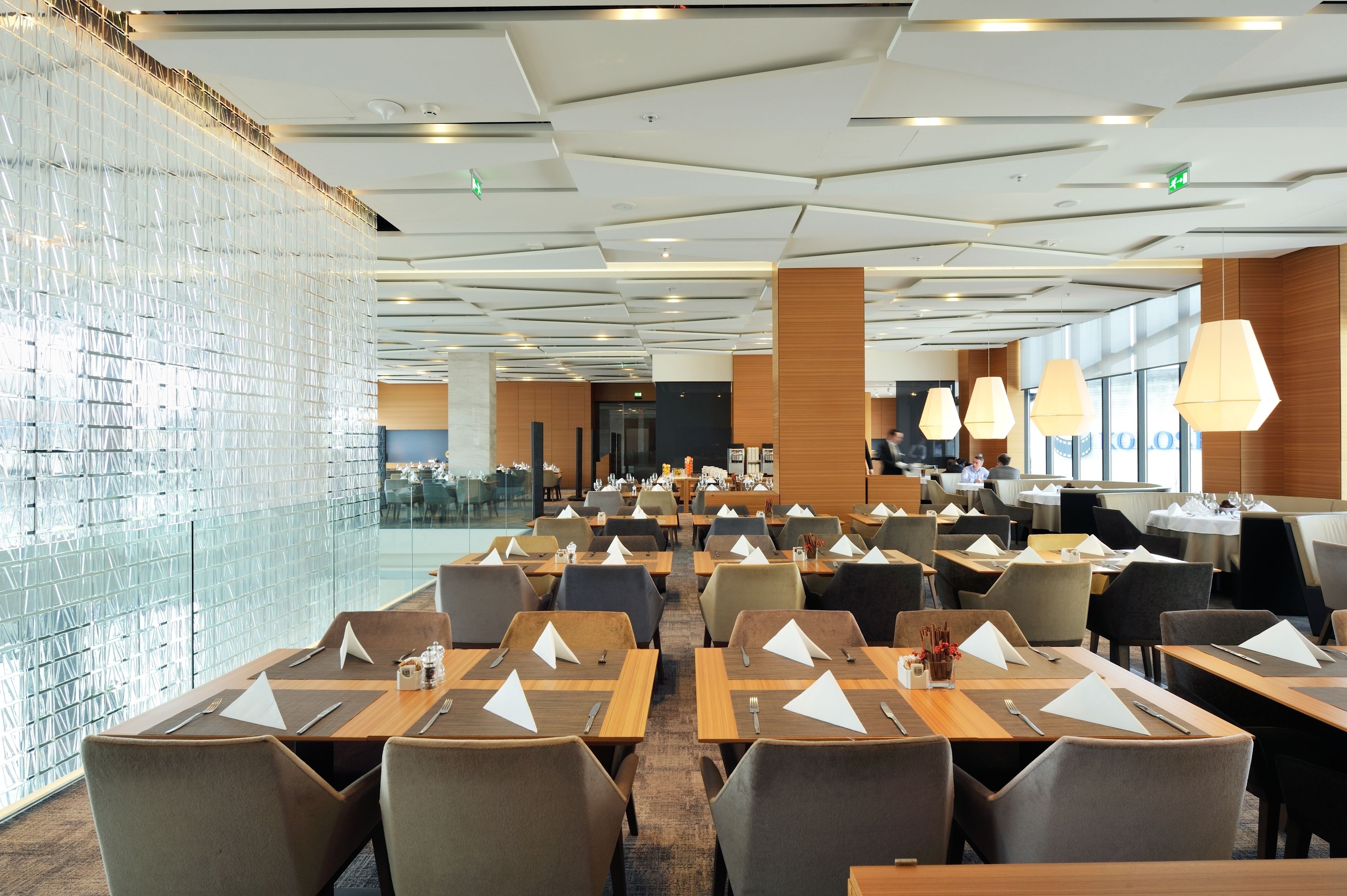 Breakfast, lunch, dinner served; international cuisine 