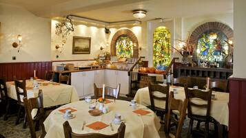 Dagelijks ontbijtbuffet (EUR 14.00 per persoon)