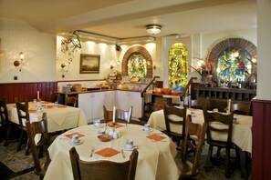 Frokostbuffé hver dag (EUR 14.00 per person)