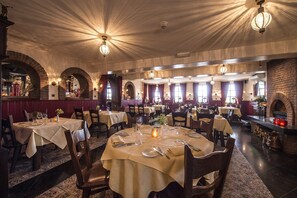 Daily buffet breakfast for a fee - Hotel - Restaurant In den Hoof (Maastricht)