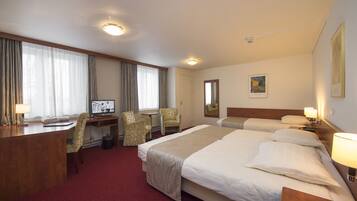 Triple Room | In-room safe, desk, laptop workspace, cots/infant beds