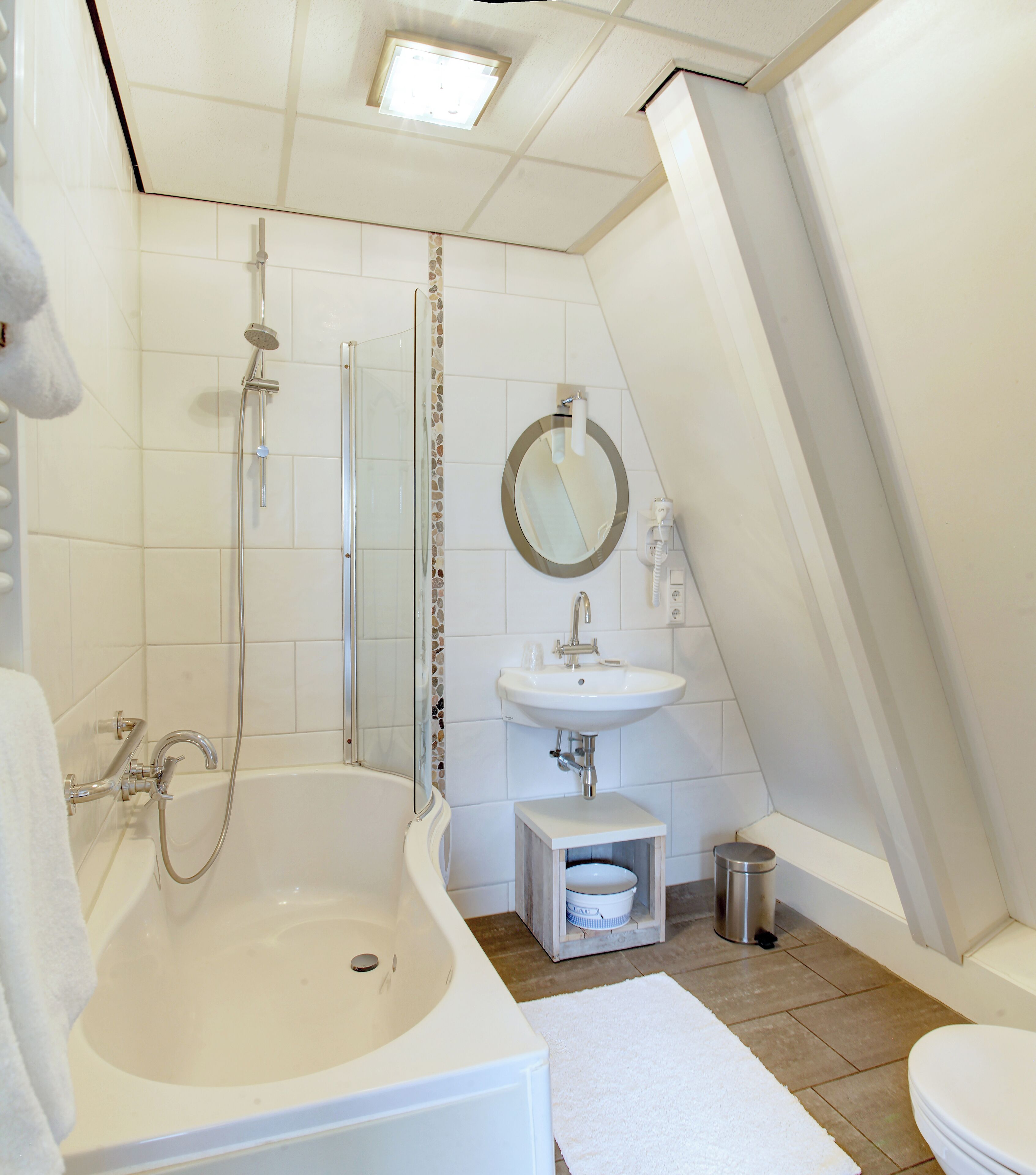 deluxe room | bathroom | towels