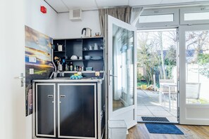 Studio Suite | Private kitchen | Espresso maker, electric kettle - Hotel Kijkduin (Domburg)