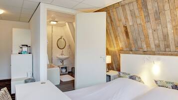 Deluxe-Zimmer | Minibar, Zimmersafe, Verdunkelungsvorhänge, Bügeleisen/Bügelbrett