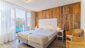 Chambre Double, balcon | Minibar, coffres-forts dans les chambres, rideaux occultants