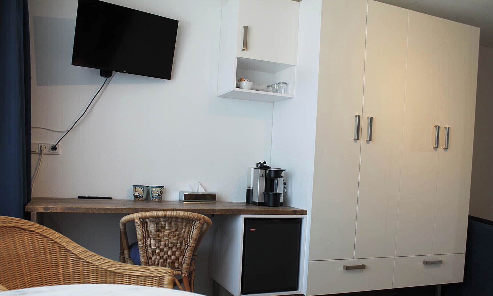 family room, balcony | minibar, in-room safe, blackout curtains, iron/ironing board