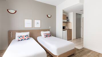 Bureau, chambres insonorisées, fer et planche à repasser, Wi-Fi gratuit