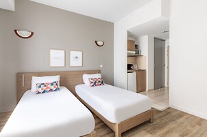 Twin Studio | Desk, soundproofing, iron/ironing board, free WiFi