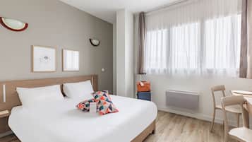 Studio | 2 makuuhuonetta, työpöytä, äänieristys, silitysrauta/-lauta