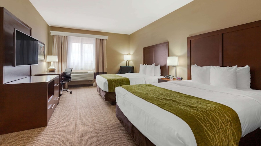 Comfort Inn & Suites Page at Lake Powell