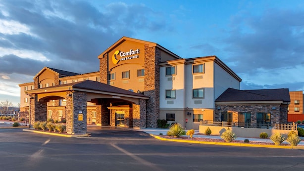 A Comfort Inn & Suites hotel with a stone facade, multiple entry points, and a parking lot. - Comfort Inn & Suites Page at Lake Powell (Page)