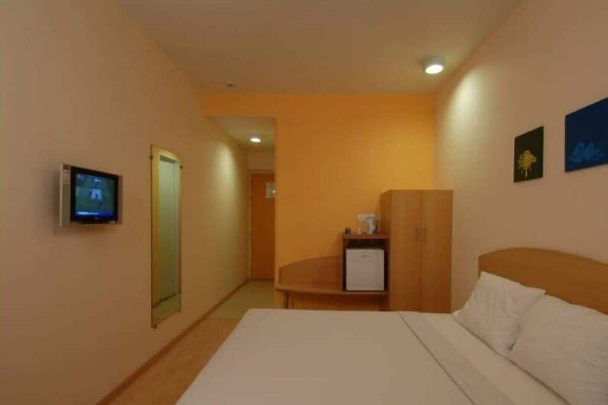 In-room safe, desk, iron/ironing board (on request), WiFi (free)