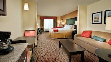 客室ごとに異なる装飾、客室ごとに異なるインテリア、デスク、ノートパソコン用作業スペース