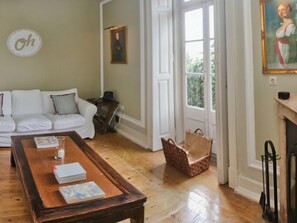 Check-in/check-out kiosk - OH Casa Sintra (Sintra)