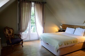 Superior Suite, Balcony | Individually decorated, individually furnished, desk - OH Casa Sintra (Sintra)