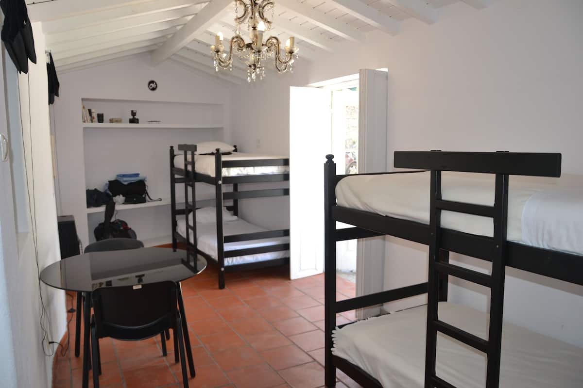 Slaapzaal, gemengd | Een bureau, gratis babybedden, gratis wifi, individueel gedecoreerd