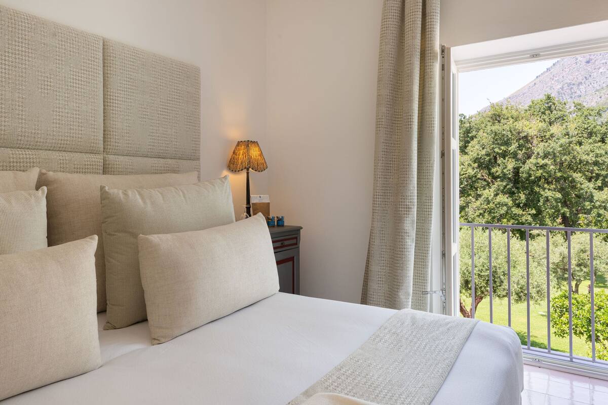 superior double room, 1 double bed | 1 bedroom, minibar, in-room safe, individually decorated