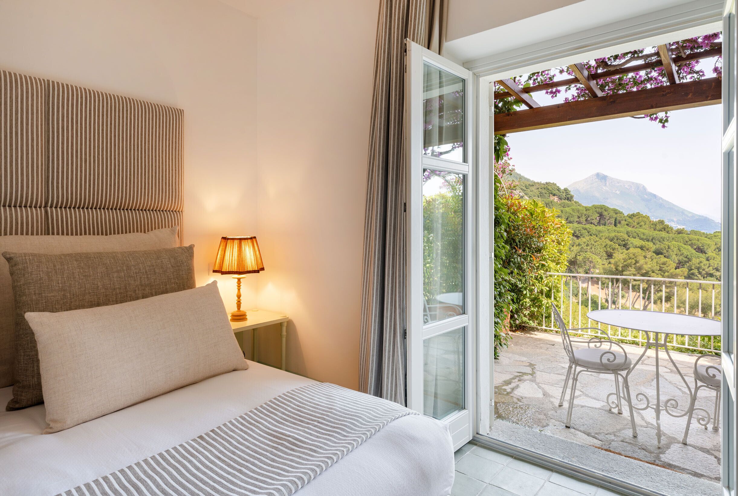 deluxe double room, 1 double bed | 1 bedroom, minibar, in-room safe, individually decorated