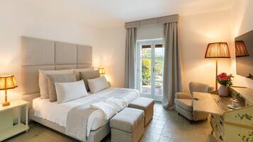 Deluxe-Doppelzimmer, 1 Doppelbett | Minibar, Zimmersafe, individuell dekoriert, Verdunkelungsvorhänge