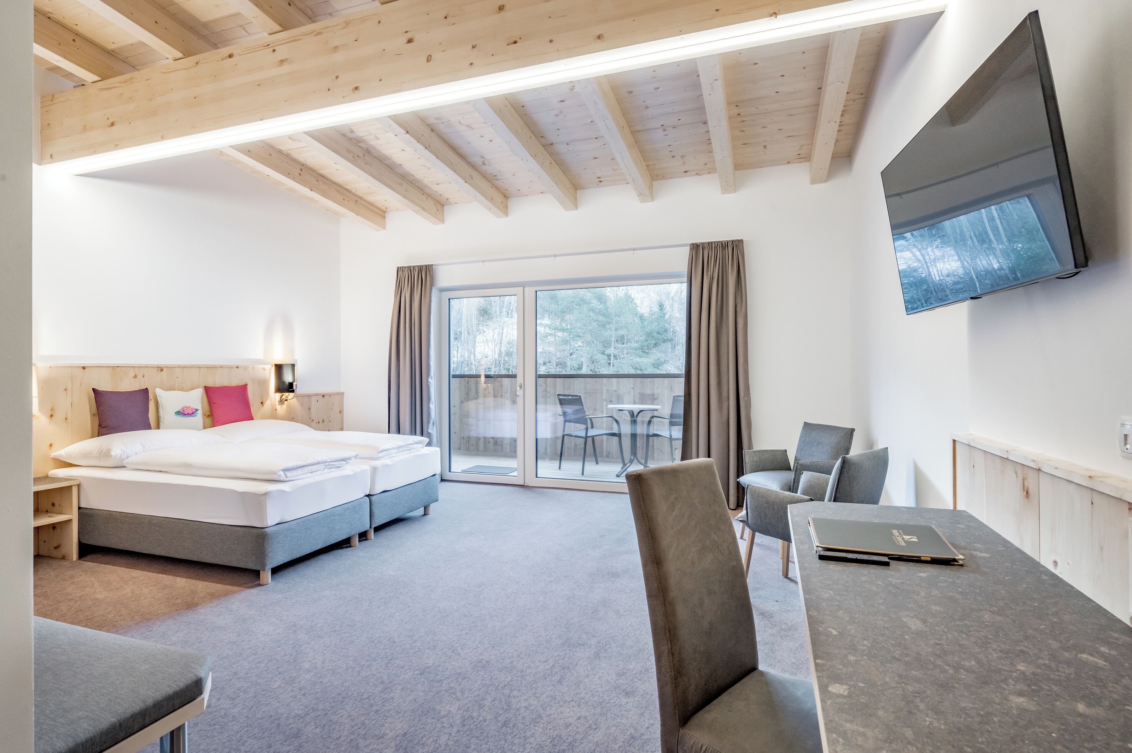 Junior suite | Een kluis op de kamer, een bureau, gratis wifi, beddengoed