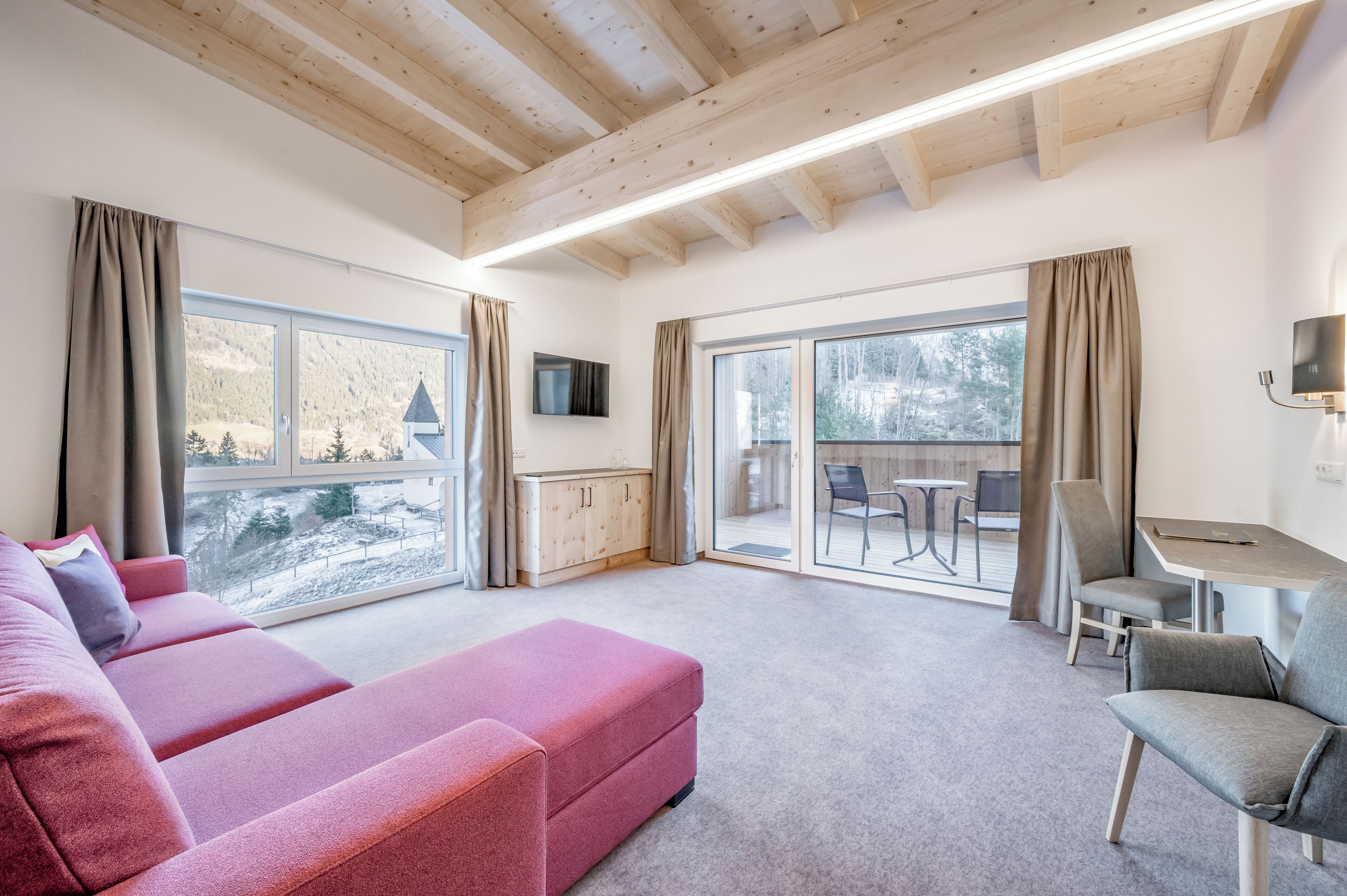 Suite, Mountain View | In-room safe, desk, free WiFi, bed sheets