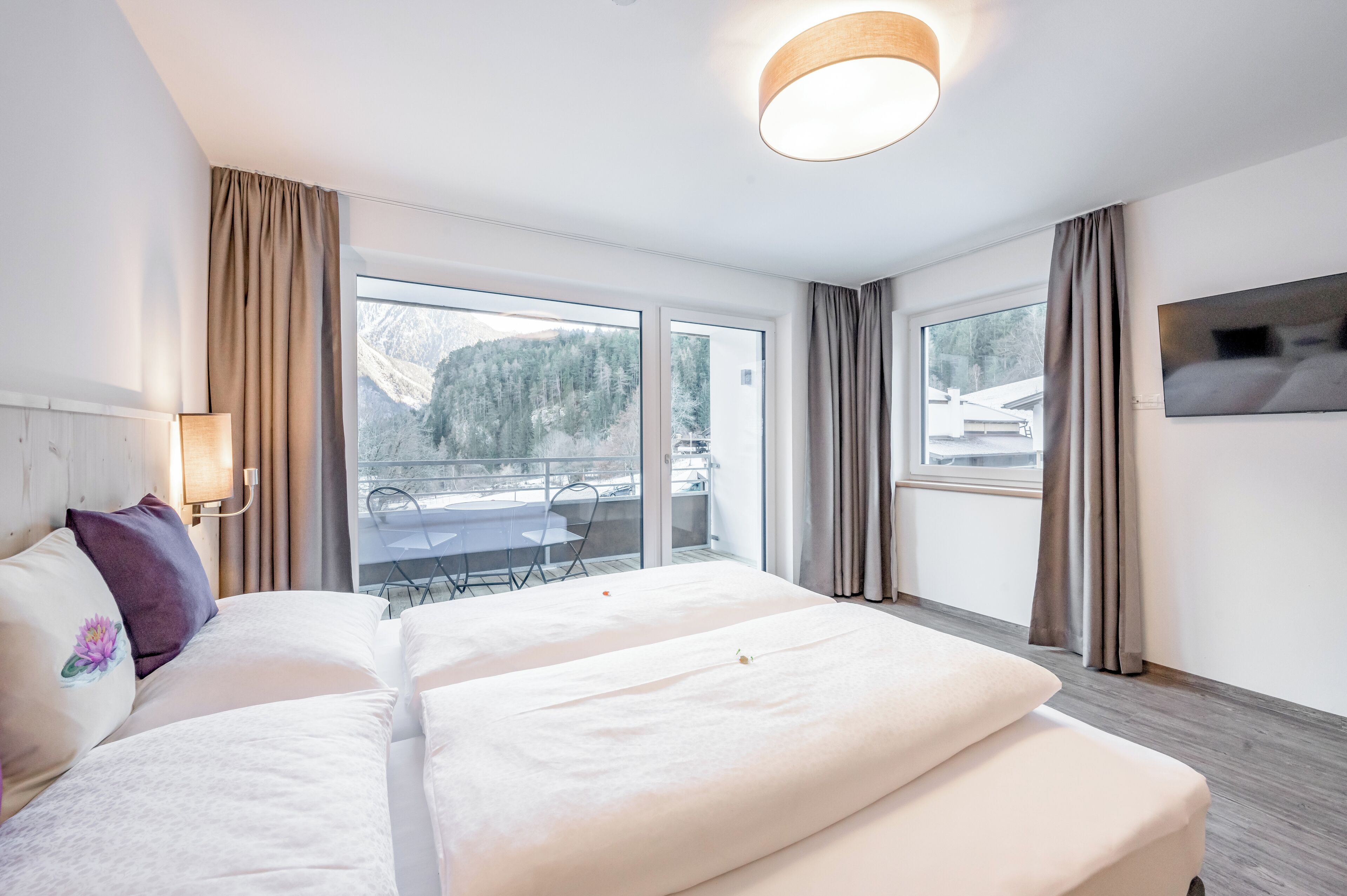 Deluxe Double Room | In-room safe, desk, free WiFi, bed sheets