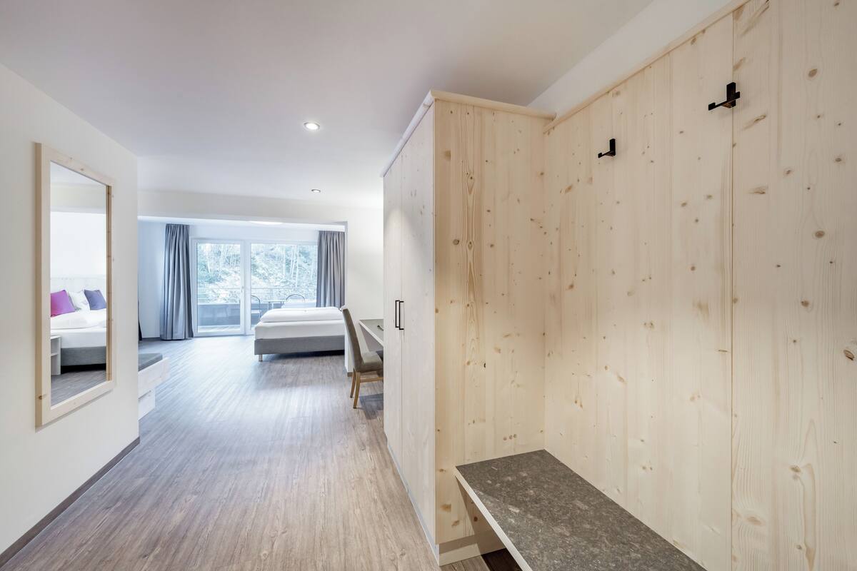 Grand tweepersoonskamer | Een kluis op de kamer, een bureau, gratis wifi