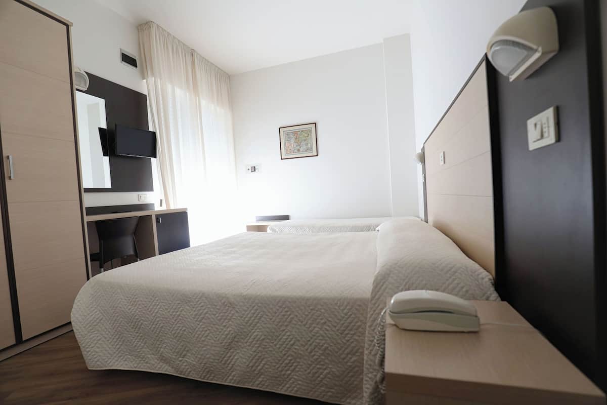 Pillowtop-bedden, een minibar, een kluis op de kamer, een bureau