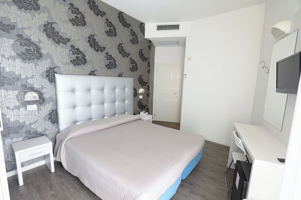 Pillowtop-bedden, een minibar, een kluis op de kamer, een bureau
