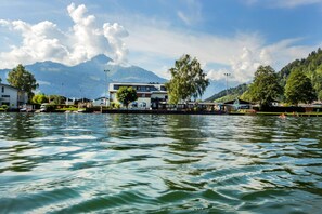 Lake - JUNGES HOTEL ZELL AM SEE - Hostel (Zell am See)