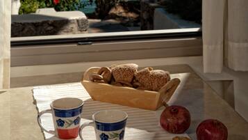 Superior Studio, Sea View | In-room dining