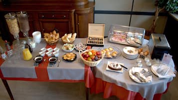 Daily buffet breakfast (EUR 11 per person)