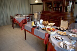 Daily buffet breakfast for a fee