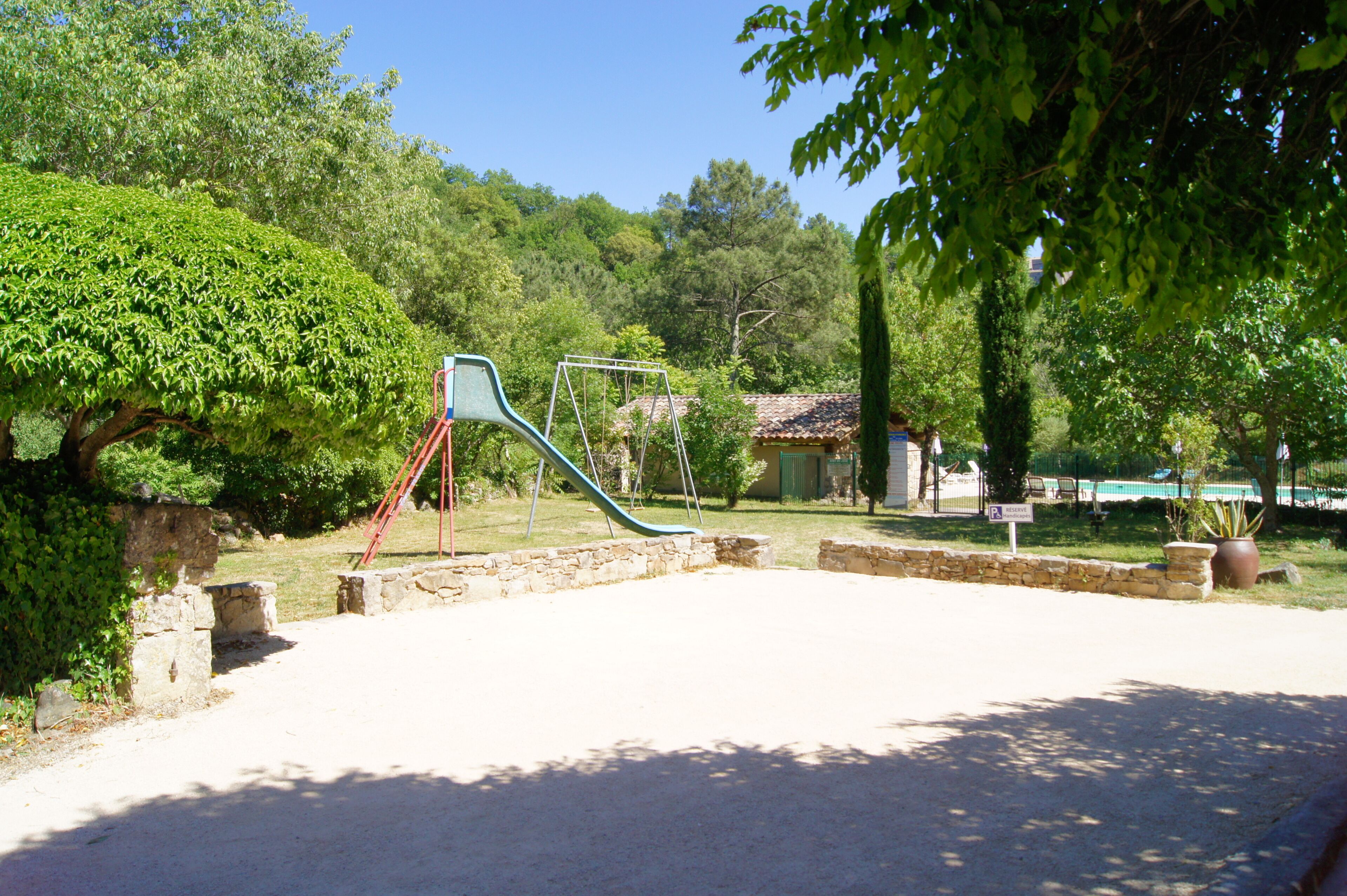 Area giochi per bambini (all'aperto)