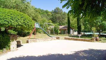 Area giochi per bambini (all'aperto)