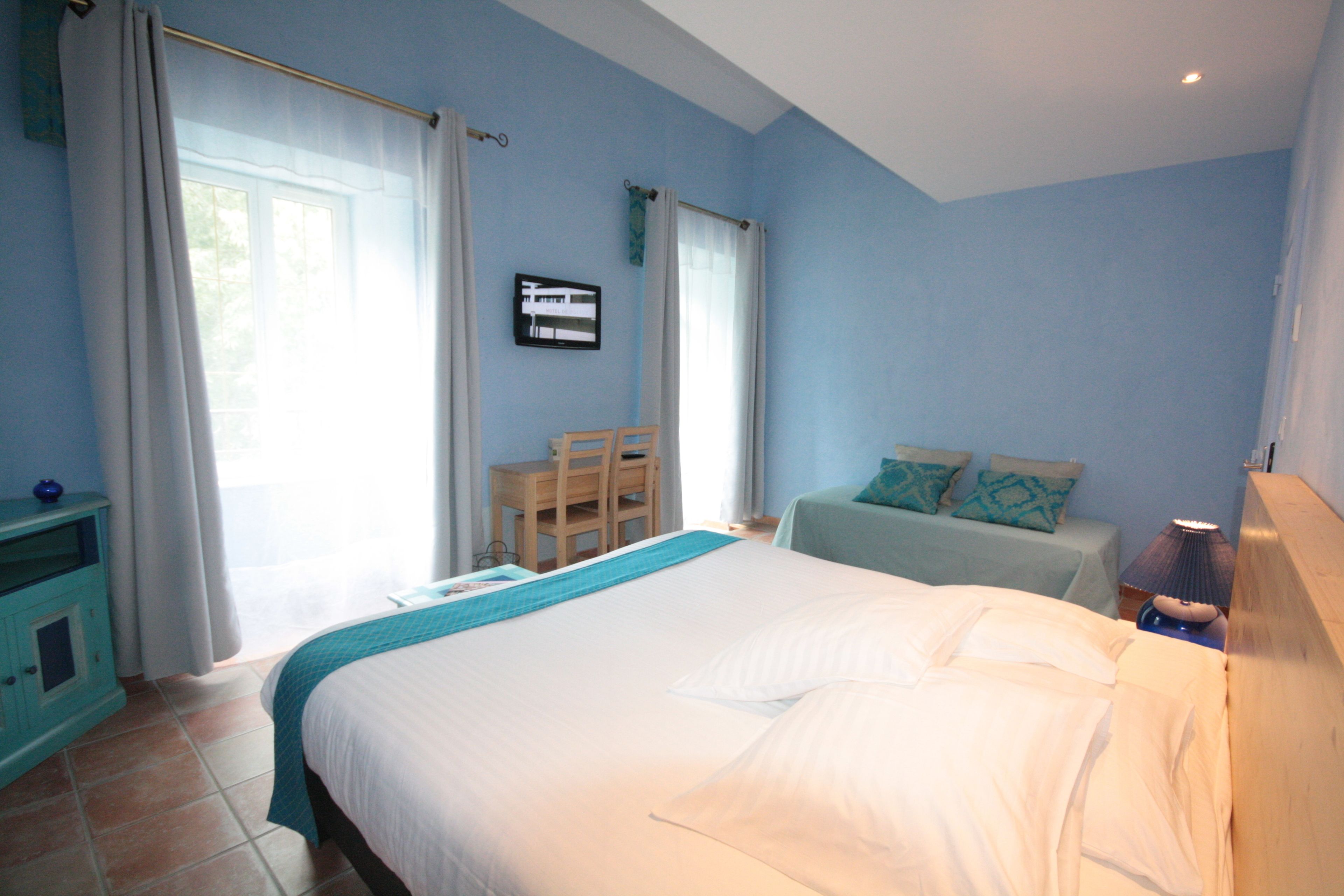 Premium bedding, in-room safe, blackout curtains, soundproofing