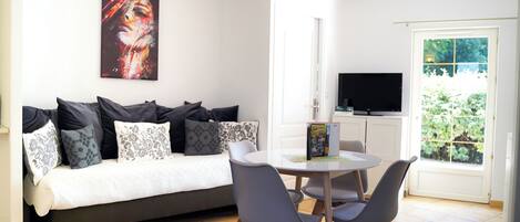 Luxury Suite, River View | Interior