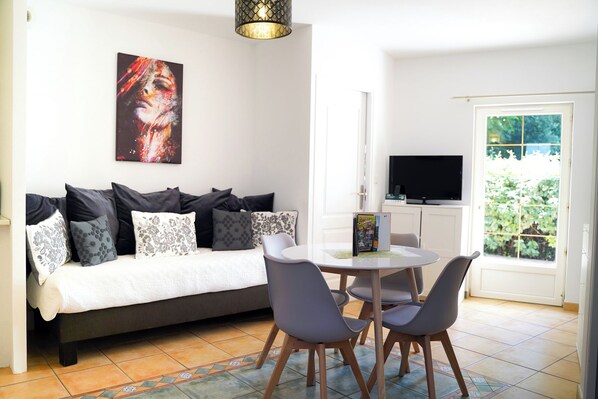Suite de lujo, vista al río | Interior